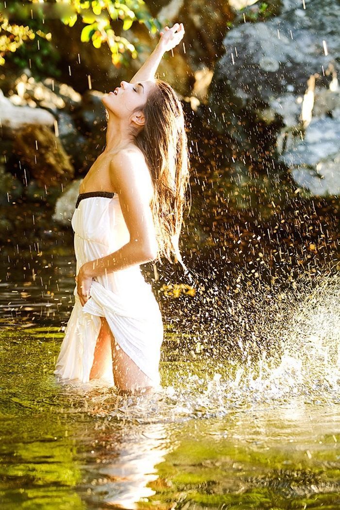 Marie Avgeropoulos in Cordoba