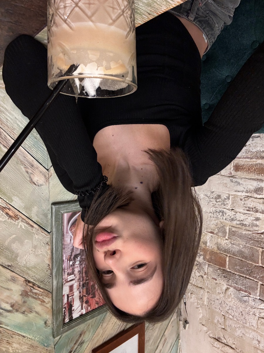 Fresh photos, fresh mood — Tina online in Cordoba